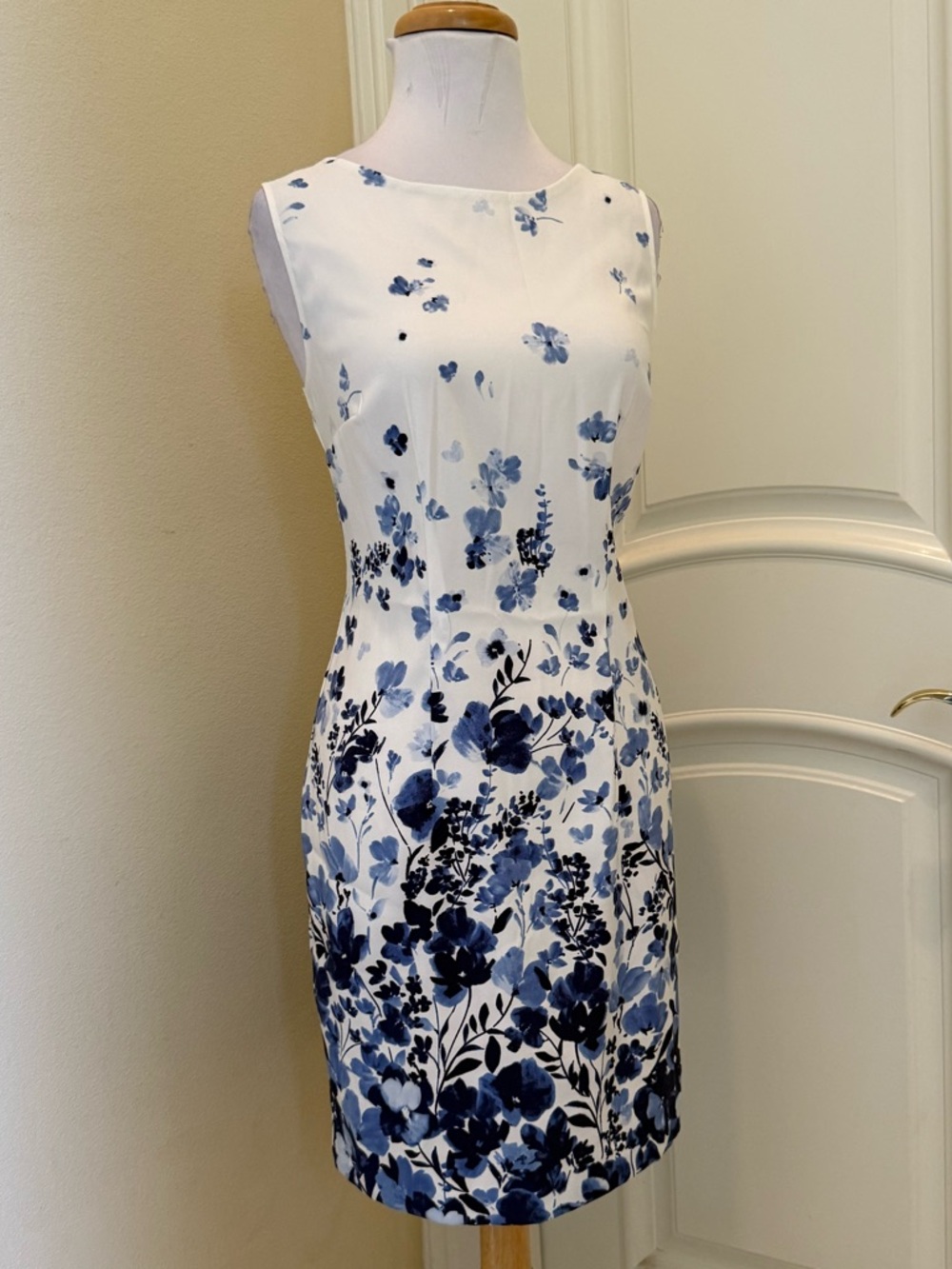 NWOT AGB blue and white floral  sheath dress